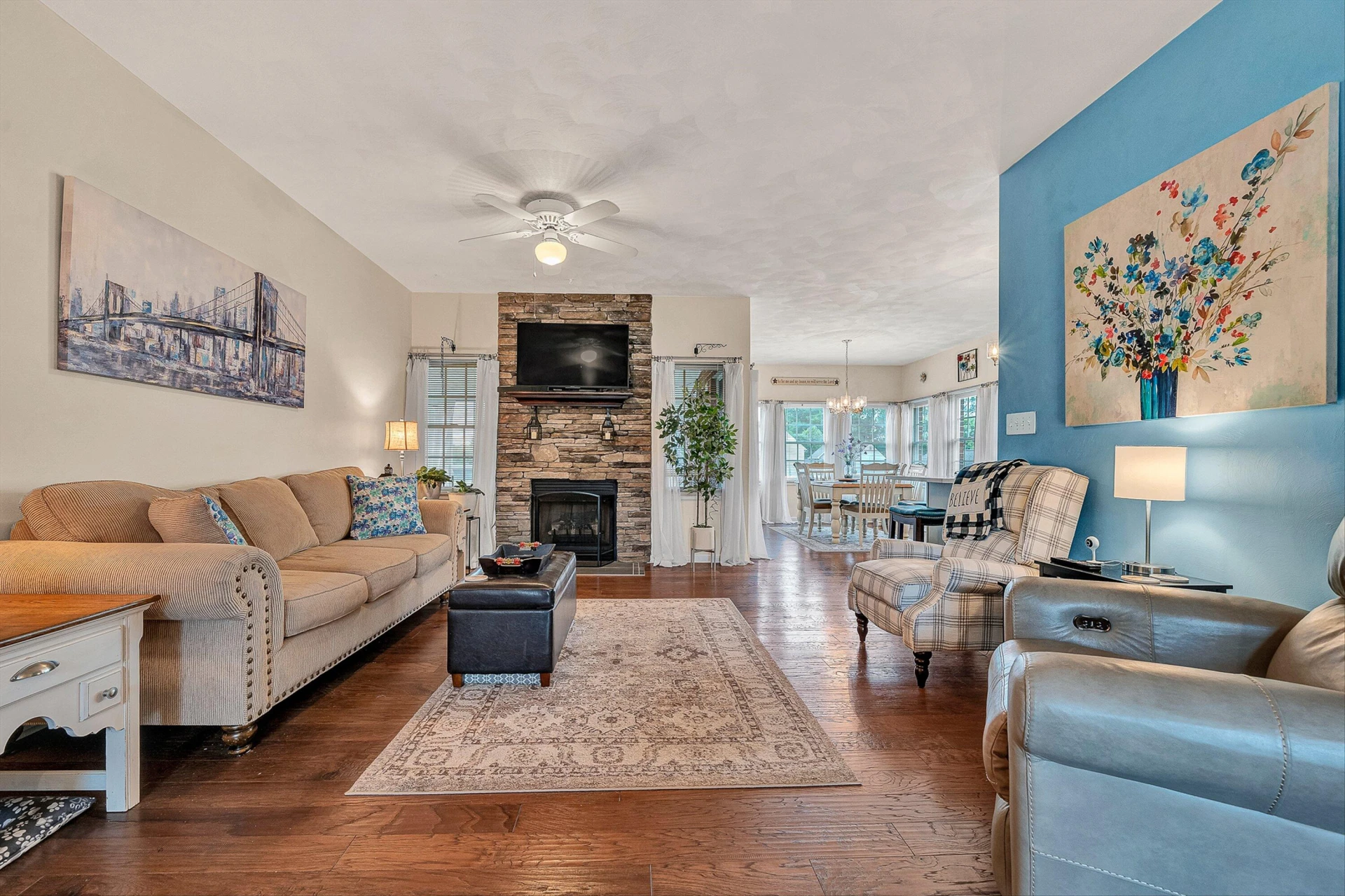 415 Edgemont CIR - Photo 6