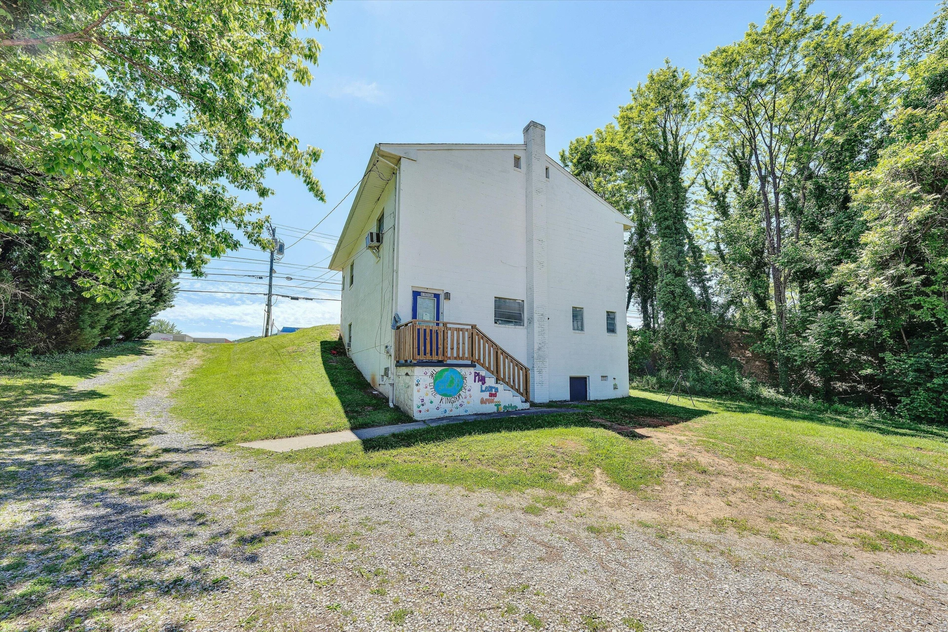 2719 Colonial AVE SW - Photo 18