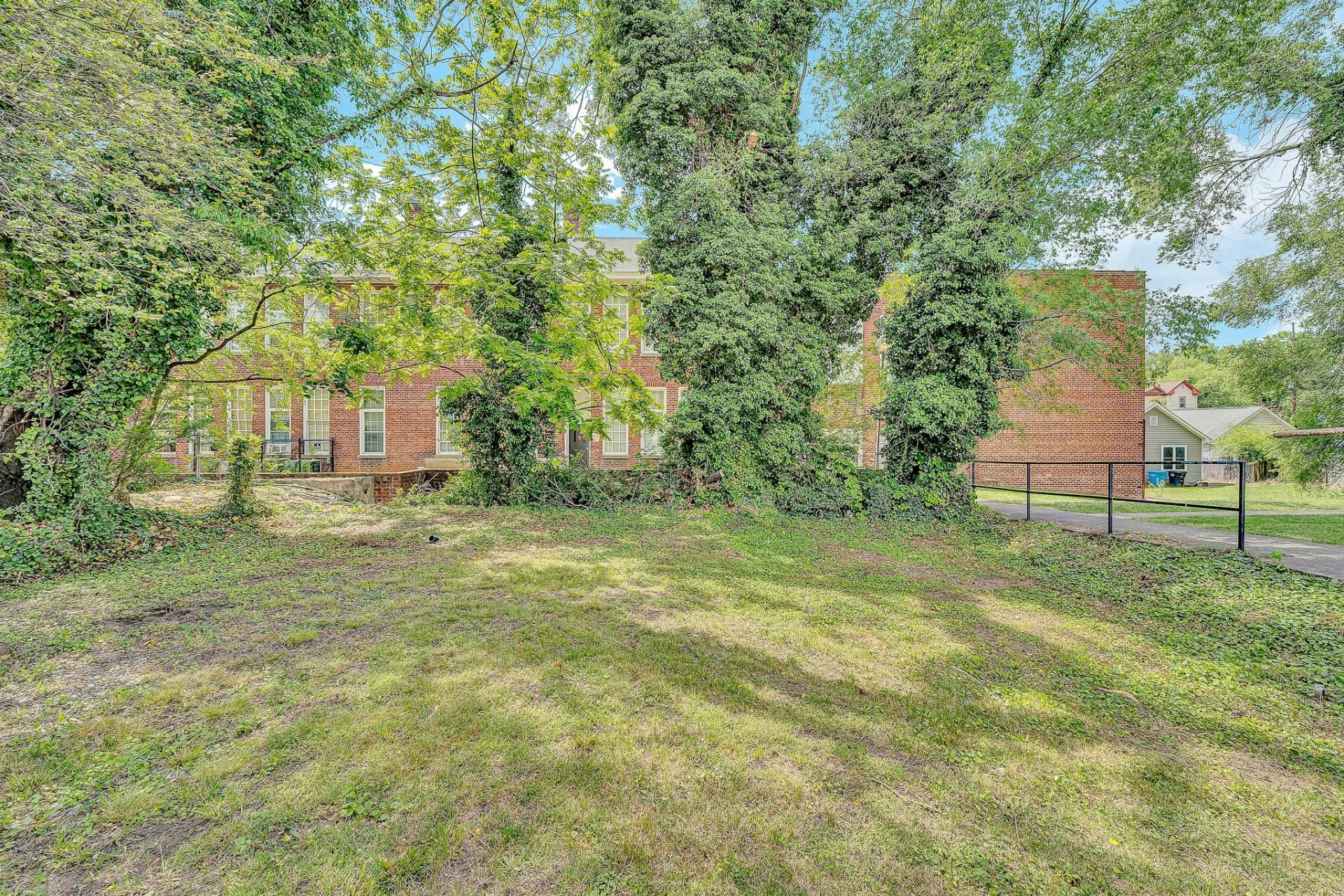 528 Rutherford AVE NW - Photo 12