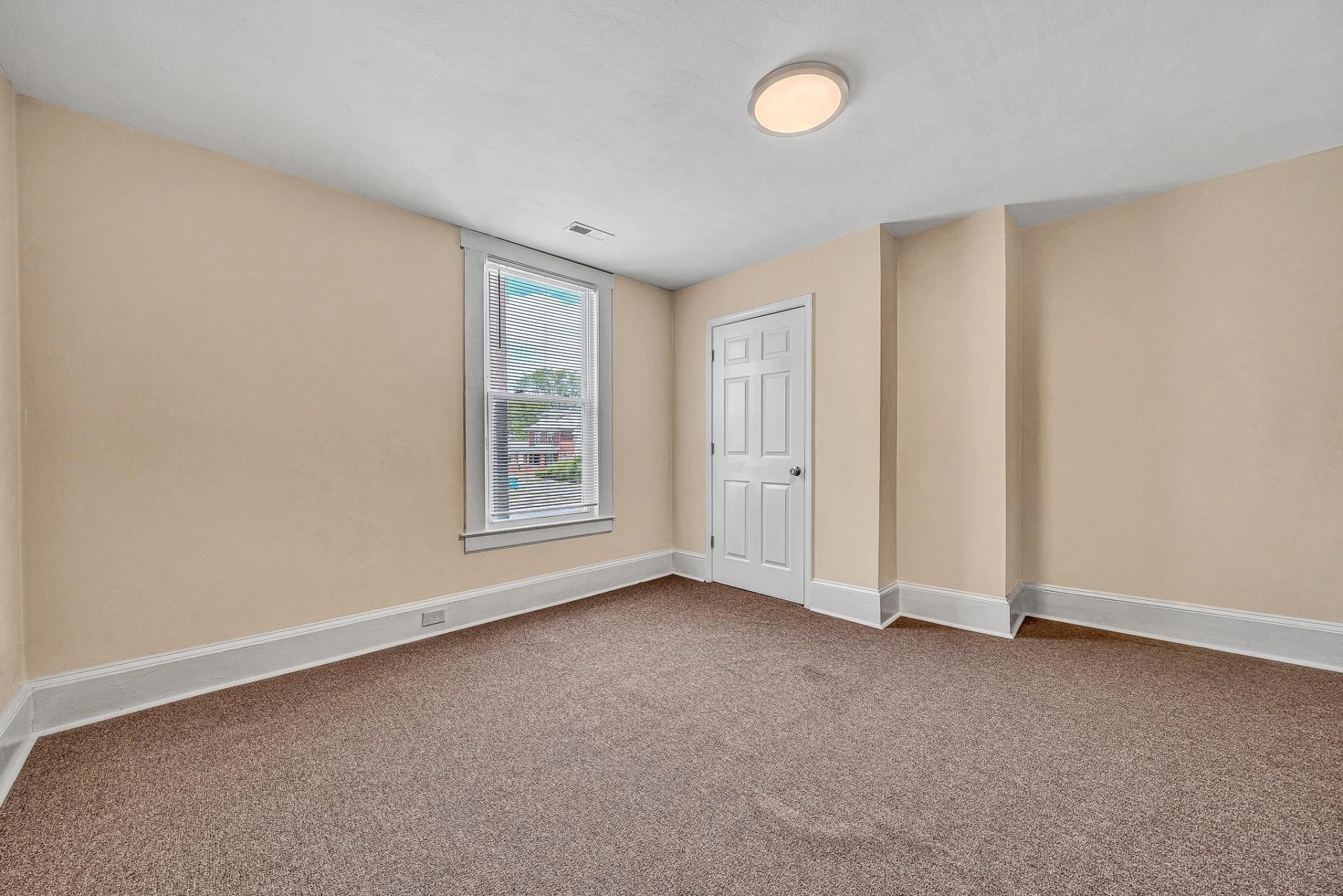 528 Rutherford AVE NW - Photo 5