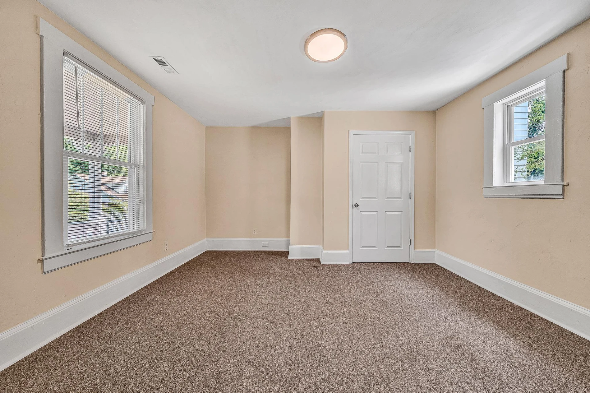 528 Rutherford AVE NW - Photo 6