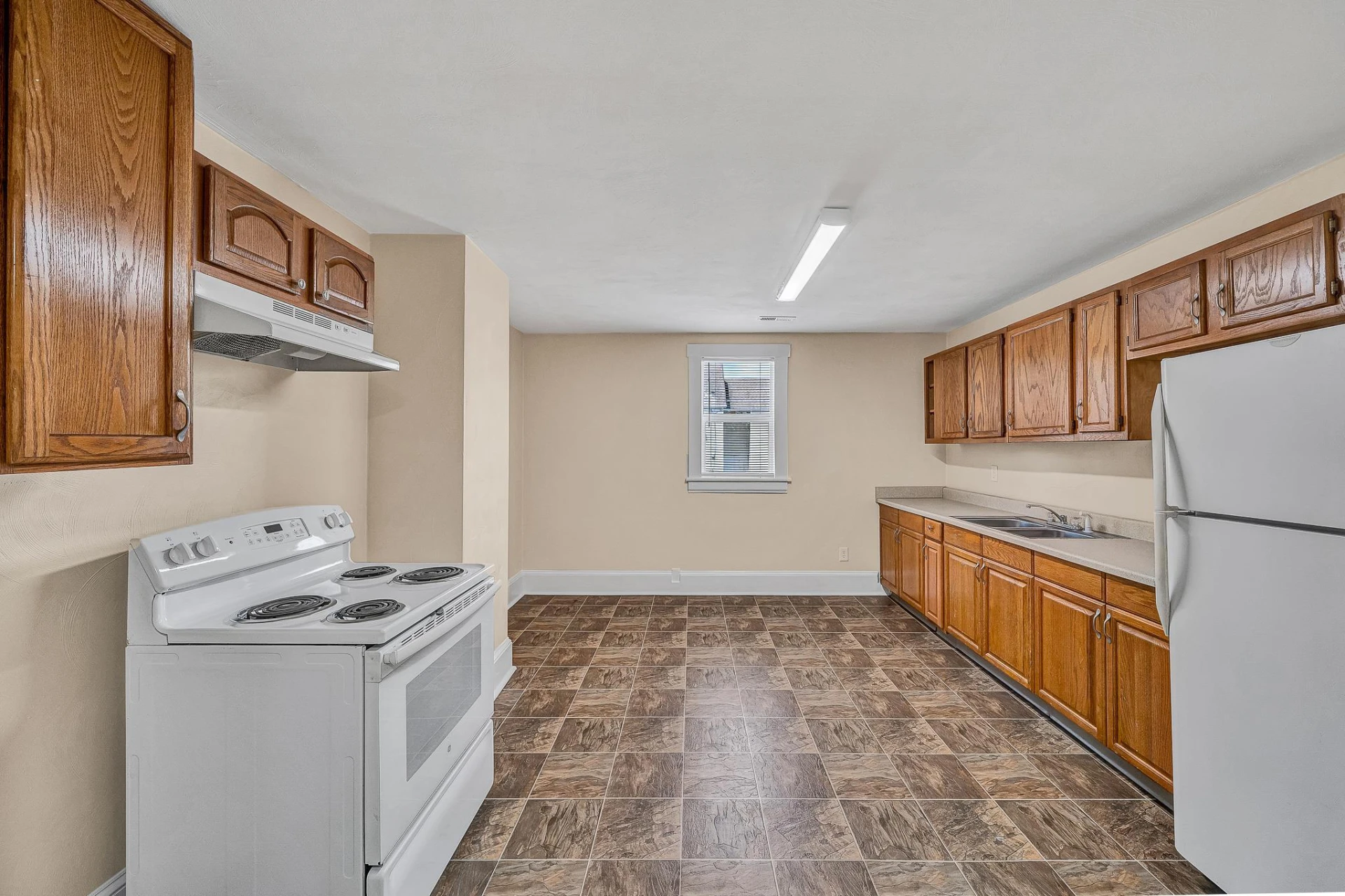 528 Rutherford AVE NW - Photo 8