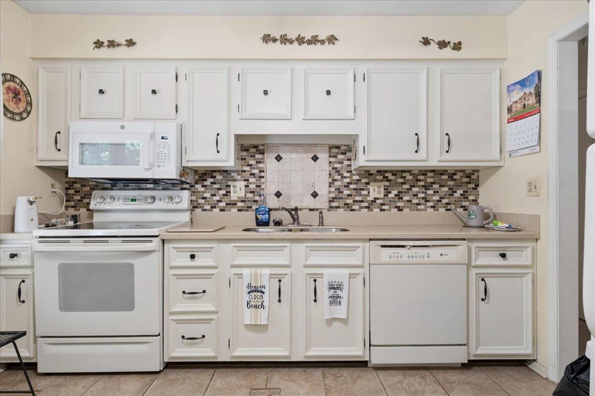 3123 Green Ridge RD - Photo 11