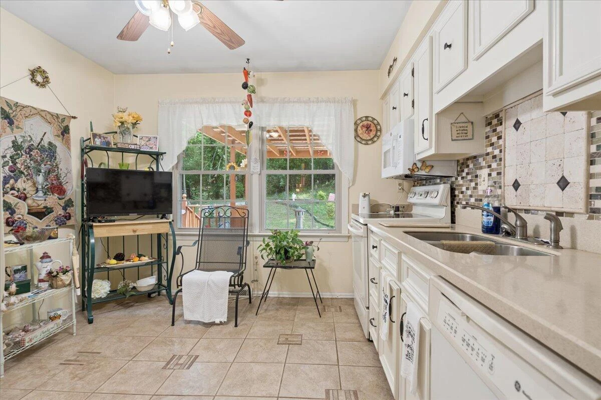 3123 Green Ridge RD - Photo 12