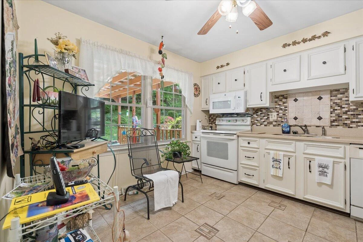3123 Green Ridge RD - Photo 13
