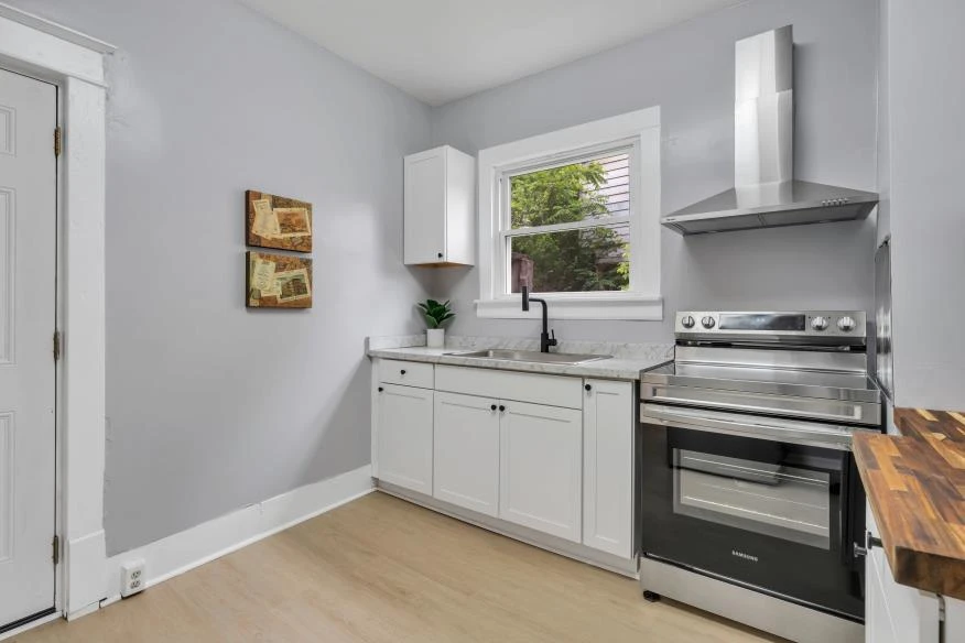 1912 Melrose AVE NW - Photo 12