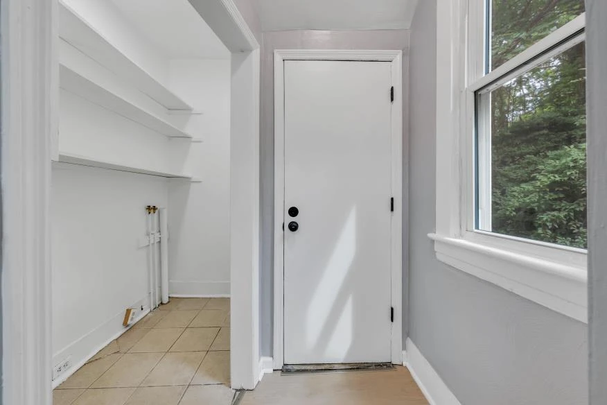 1912 Melrose AVE NW - Photo 17