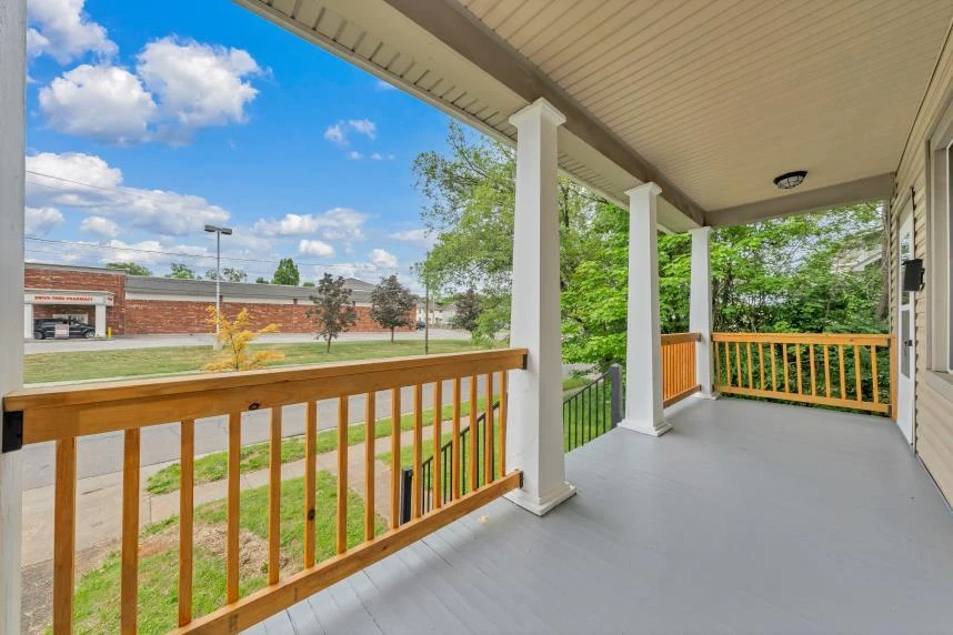 1912 Melrose AVE NW - Photo 2