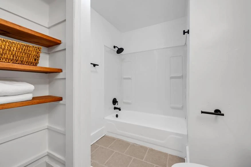 1912 Melrose AVE NW - Photo 23
