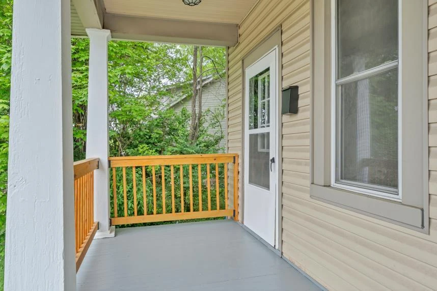 1912 Melrose AVE NW - Photo 3