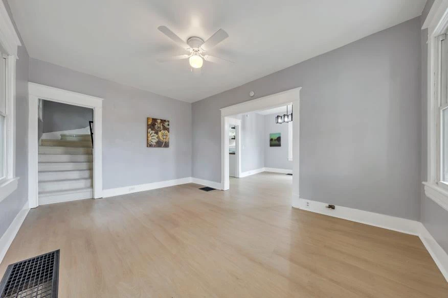 1912 Melrose AVE NW - Photo 4