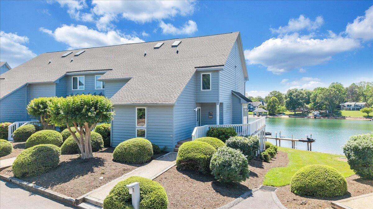 266 BLARNEY STONE CT