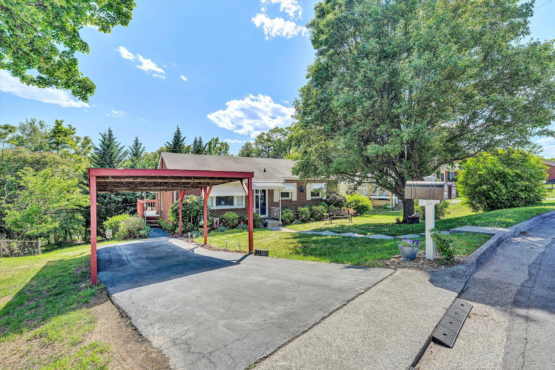 329 Lynn Haven CIR - Photo 4
