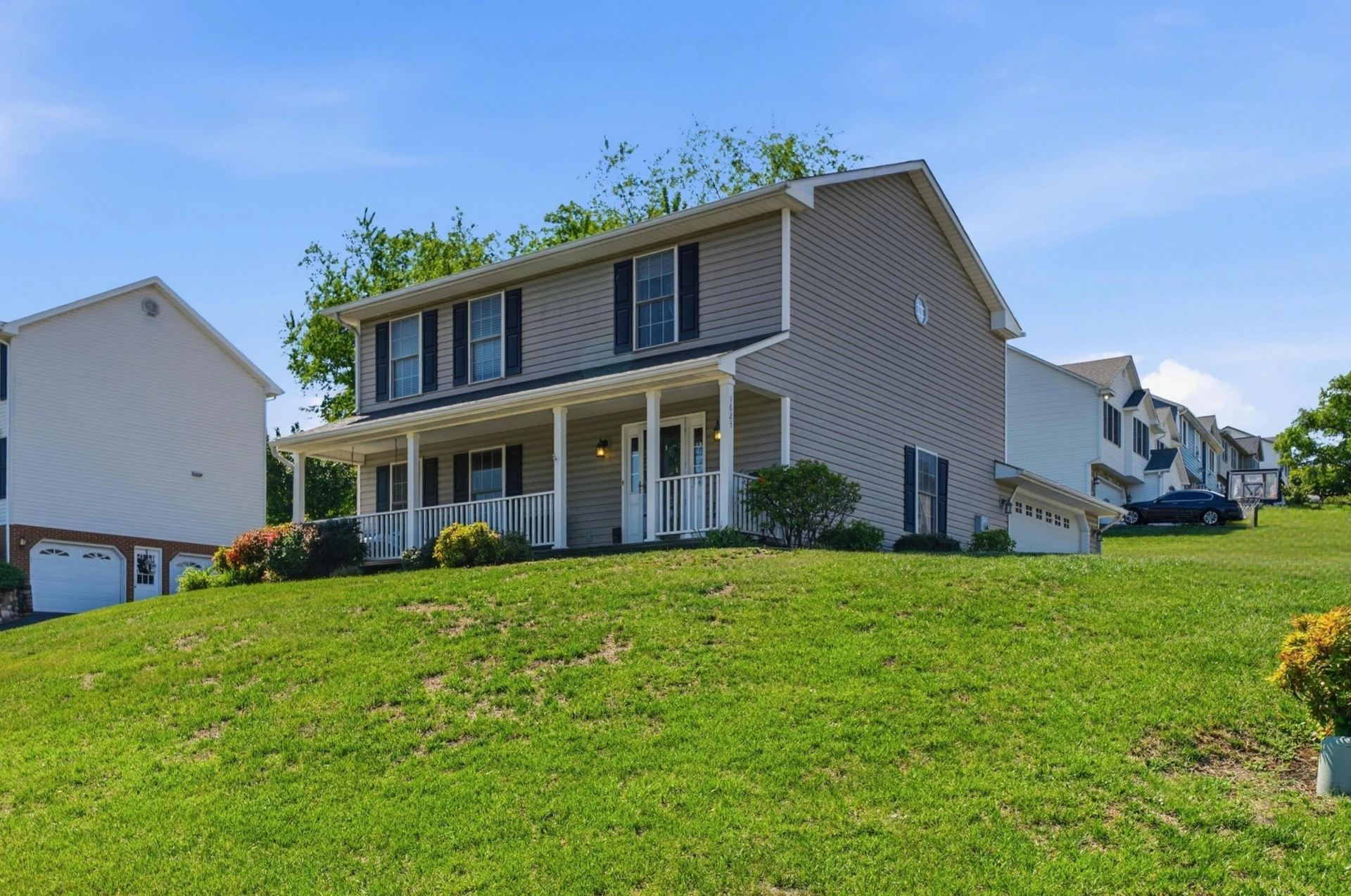 1623 Bush Farm DR - Photo 2