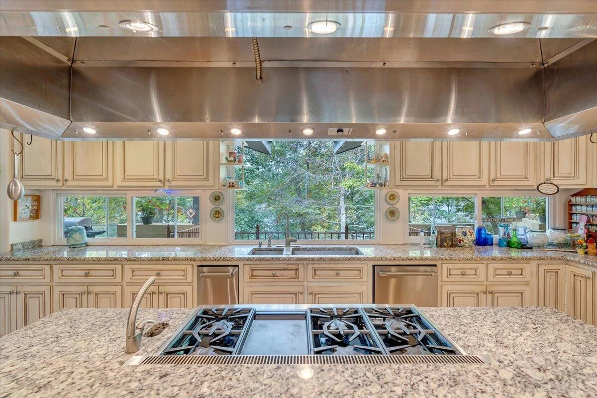 143 Charlotte LN