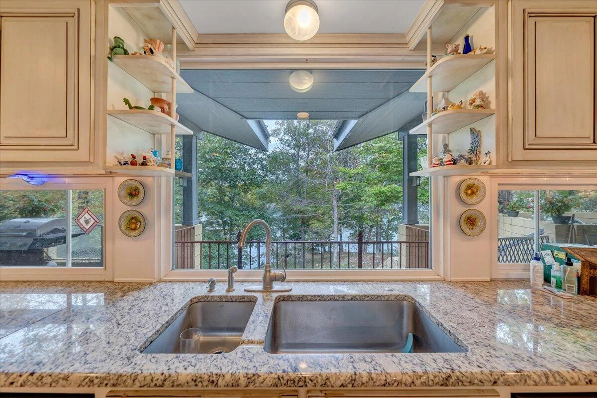 143 Charlotte LN - Photo 3