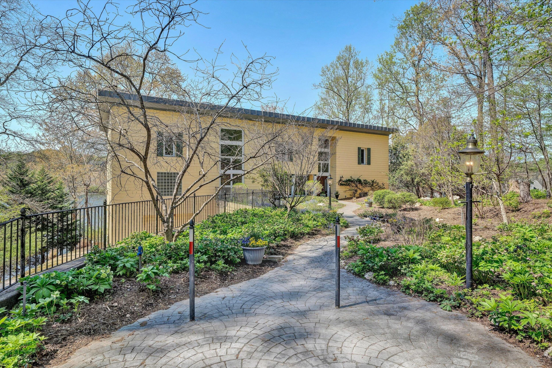 143 Charlotte LN - Photo 6