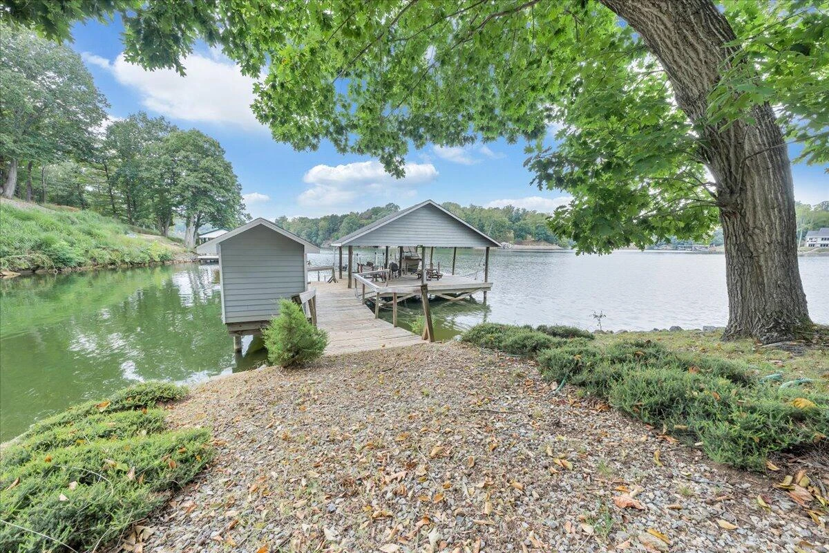 143 Charlotte LN - Photo 13
