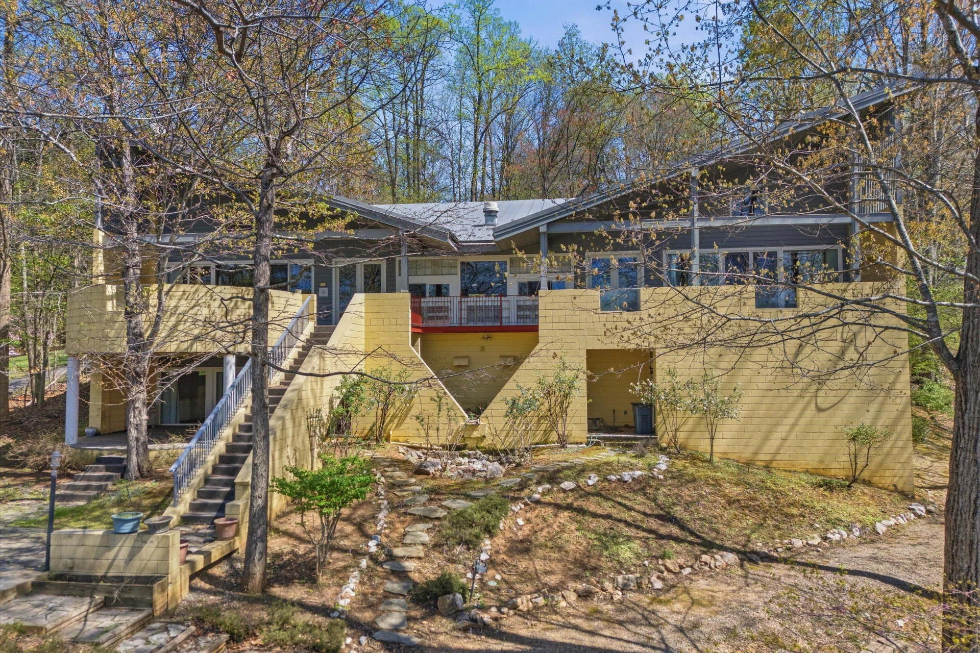 143 Charlotte LN - Photo 17