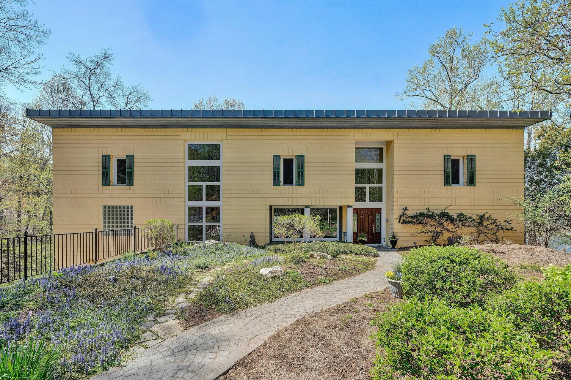 143 Charlotte LN - Photo 18
