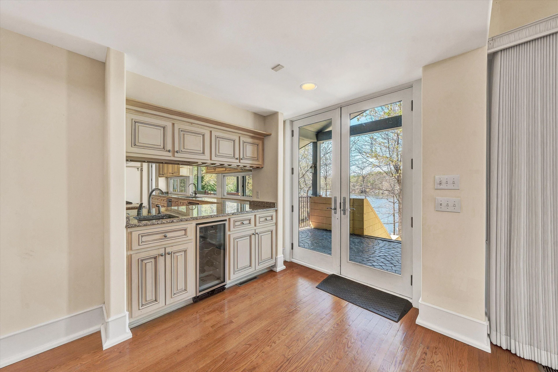 143 Charlotte LN - Photo 28