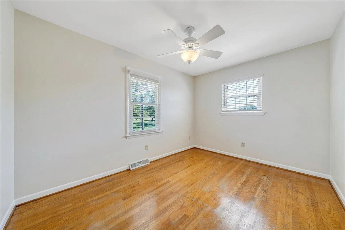 5812 Cove RD - Photo 12