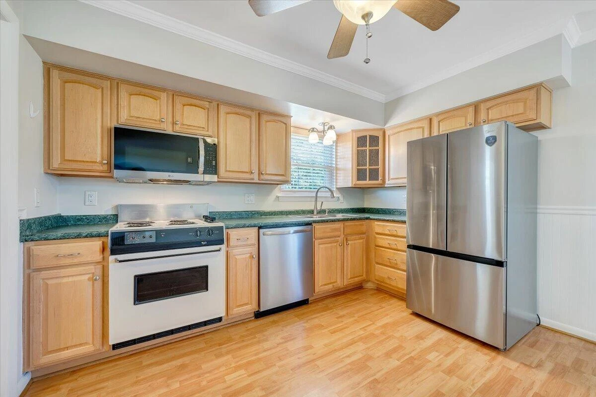 5812 Cove RD - Photo 4