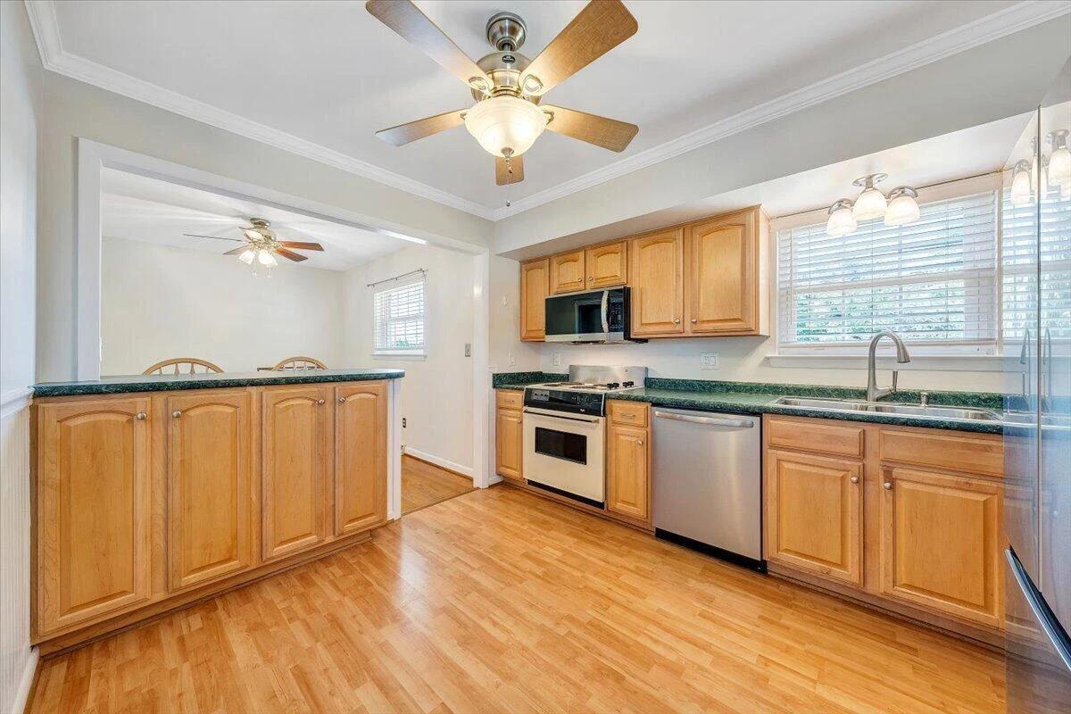 5812 Cove RD - Photo 5