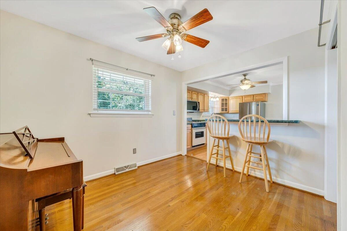 5812 Cove RD - Photo 8