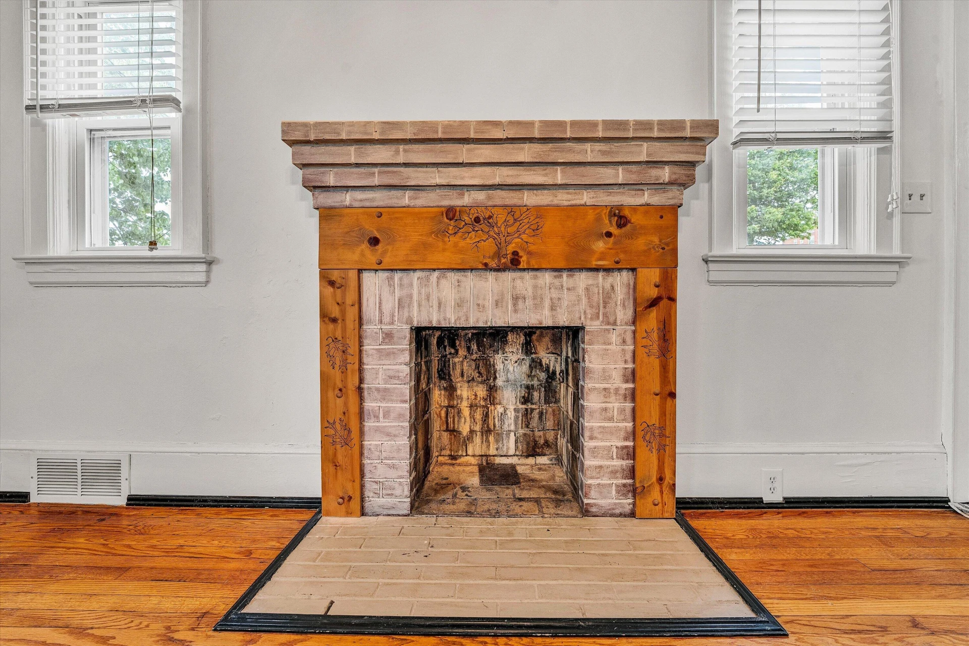 114 W CHURCH ST - Photo 8