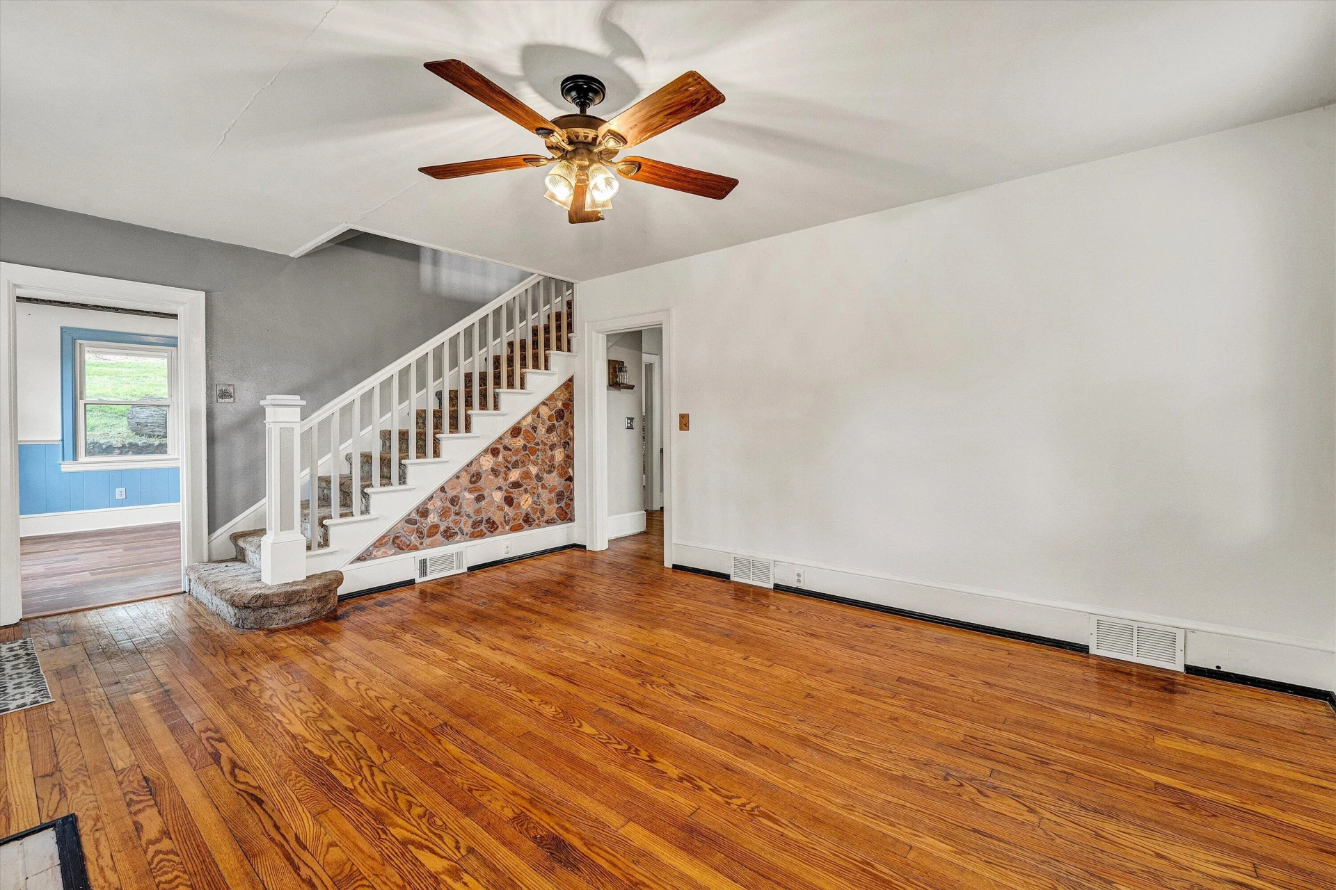 114 W CHURCH ST - Photo 9