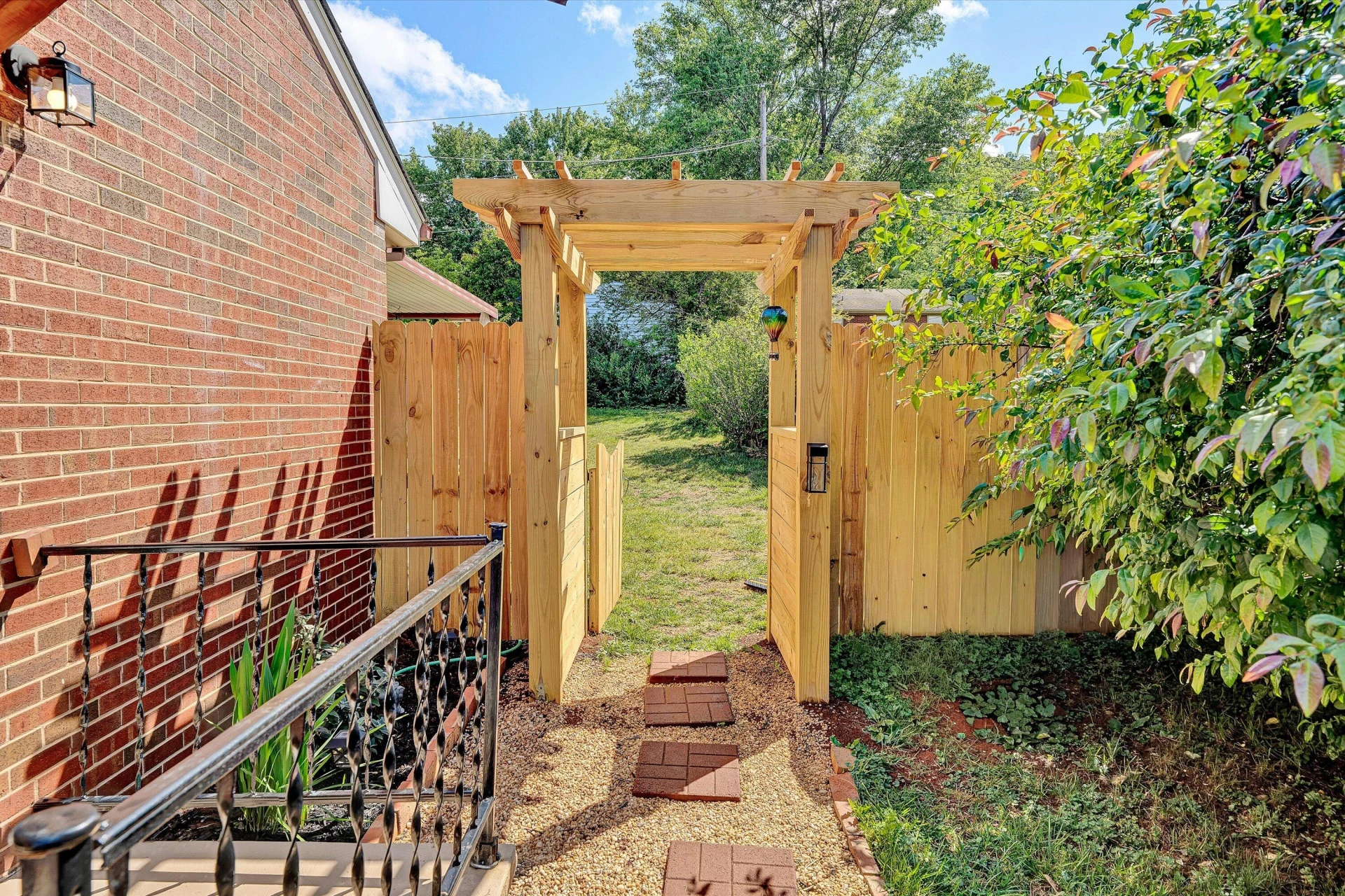 1420 Arrow DR - Photo 26