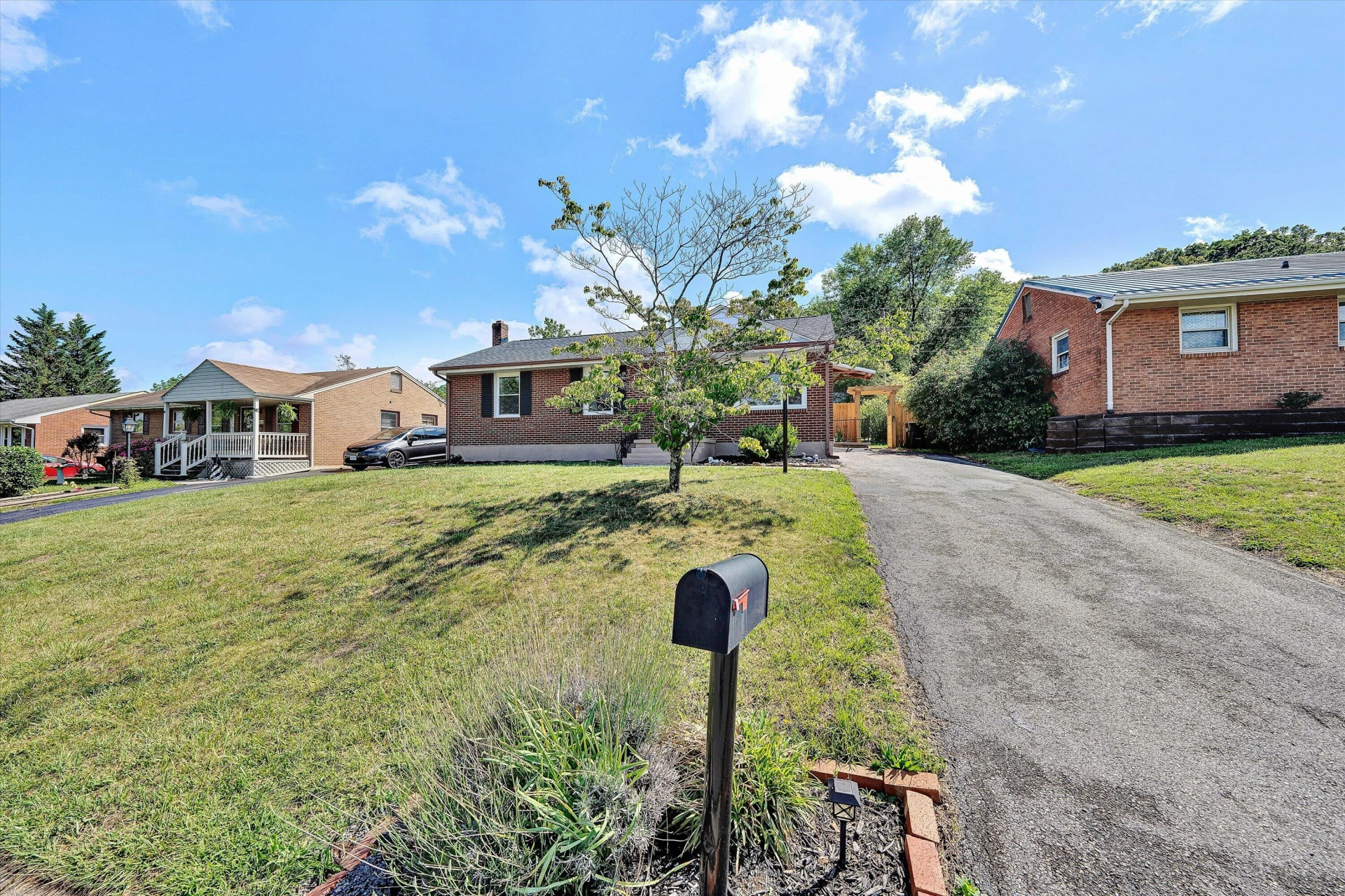 1420 Arrow DR - Photo 33