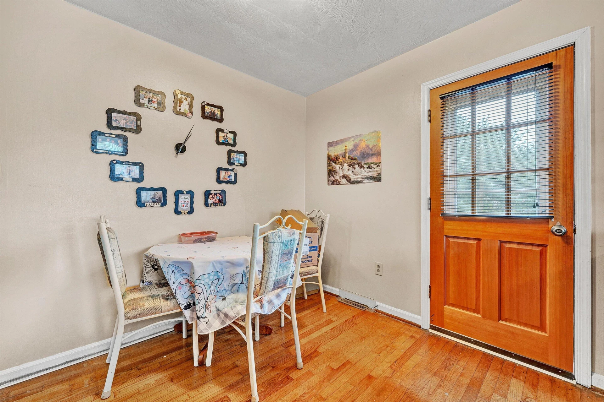 762 Kenyon RD - Photo 11