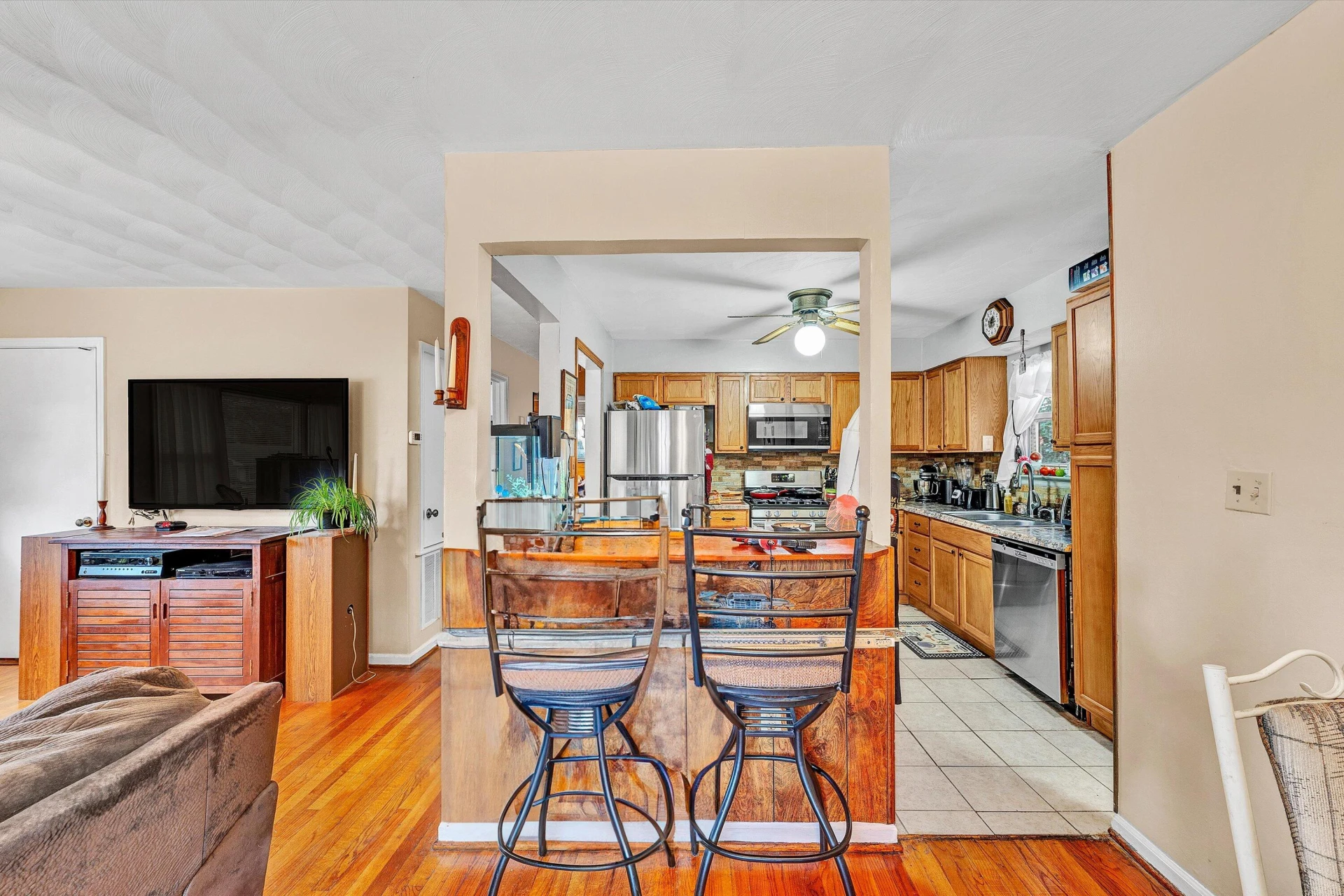 762 Kenyon RD - Photo 13