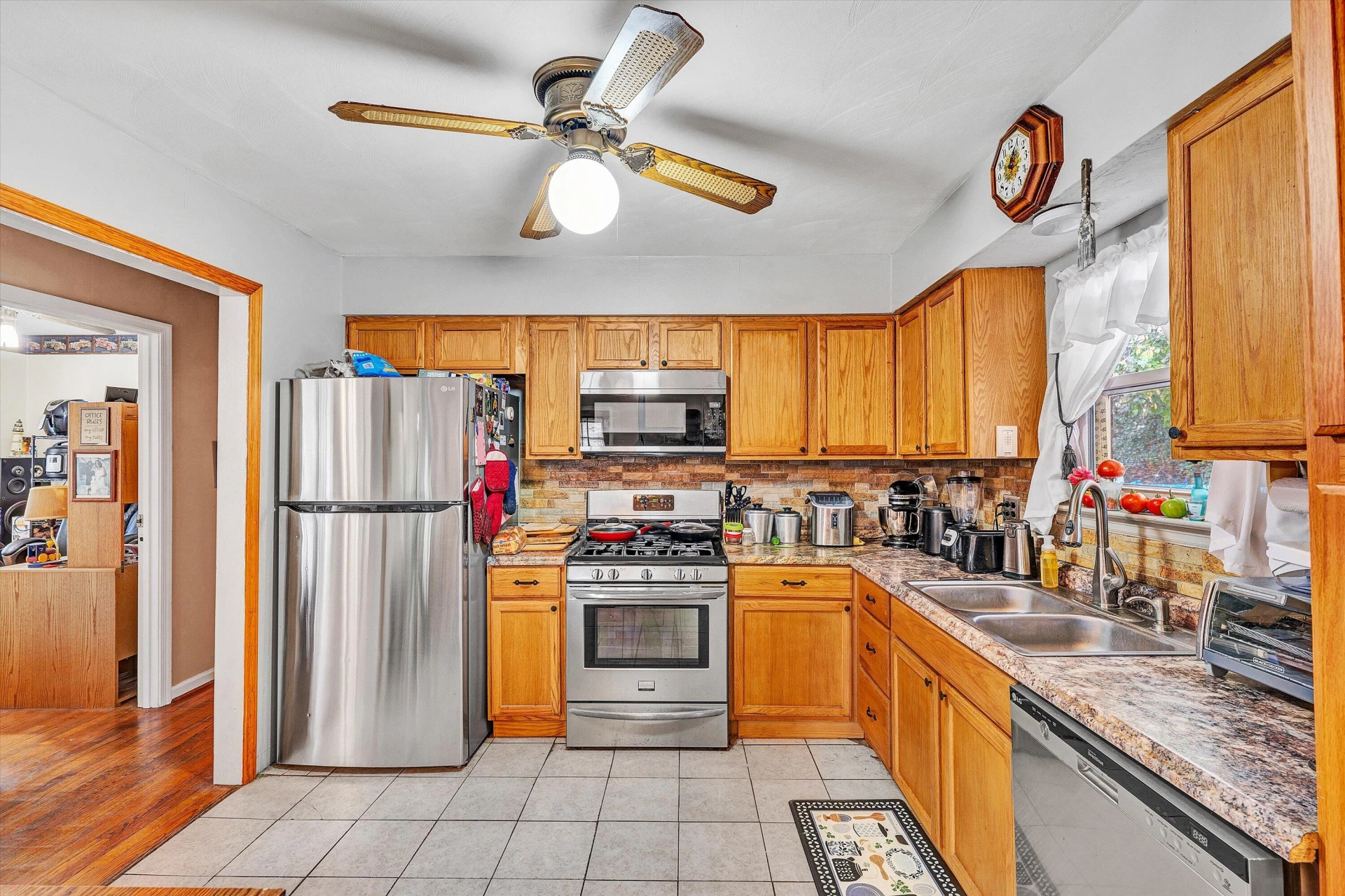 762 Kenyon RD - Photo 14