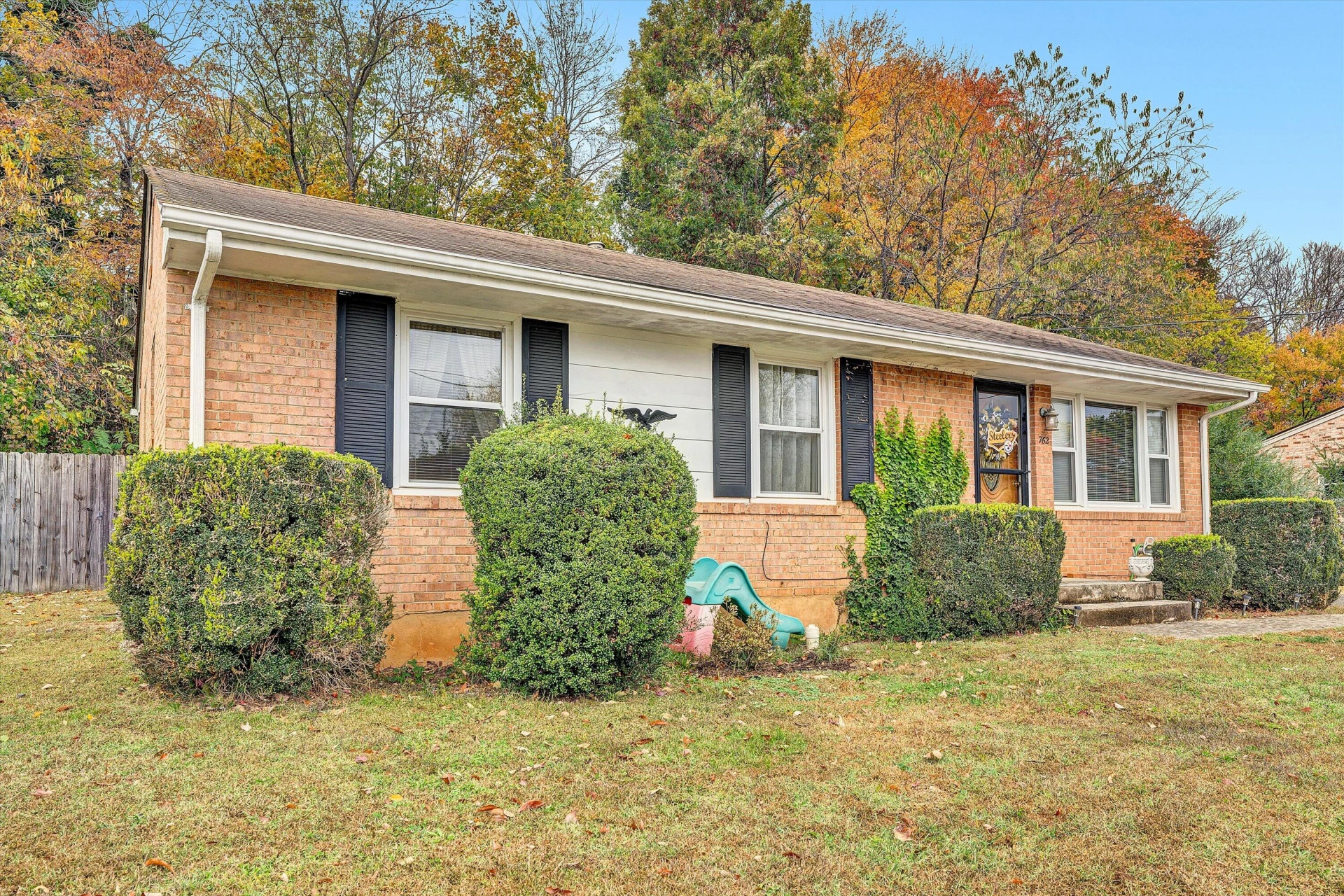762 Kenyon RD - Photo 2
