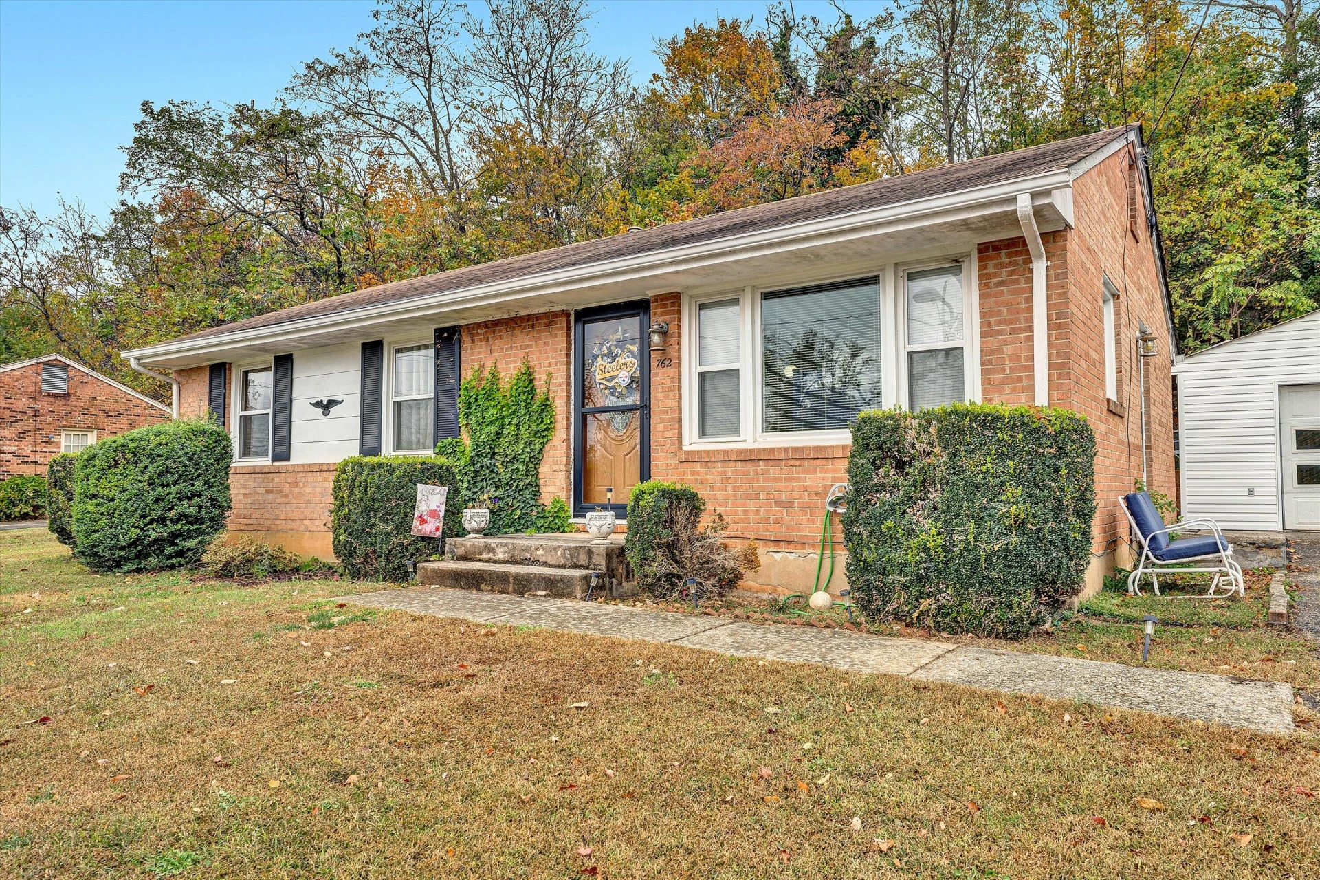 762 Kenyon RD - Photo 3