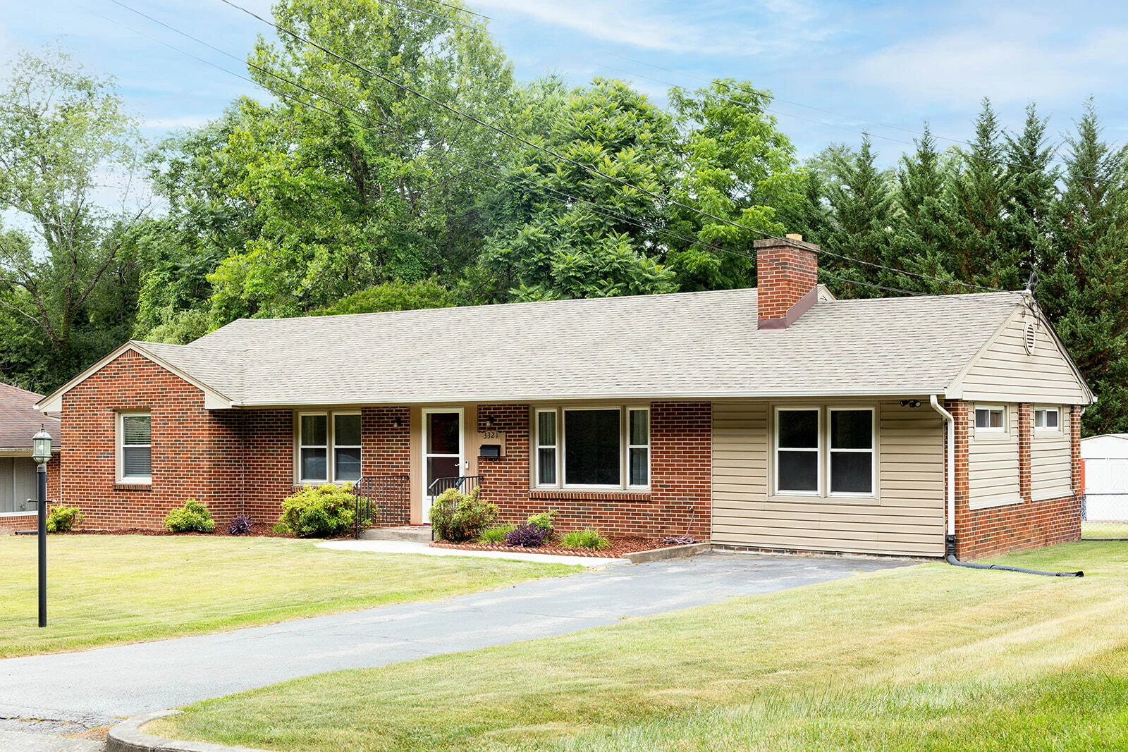 3321 Heywood AVE SW - Photo 2