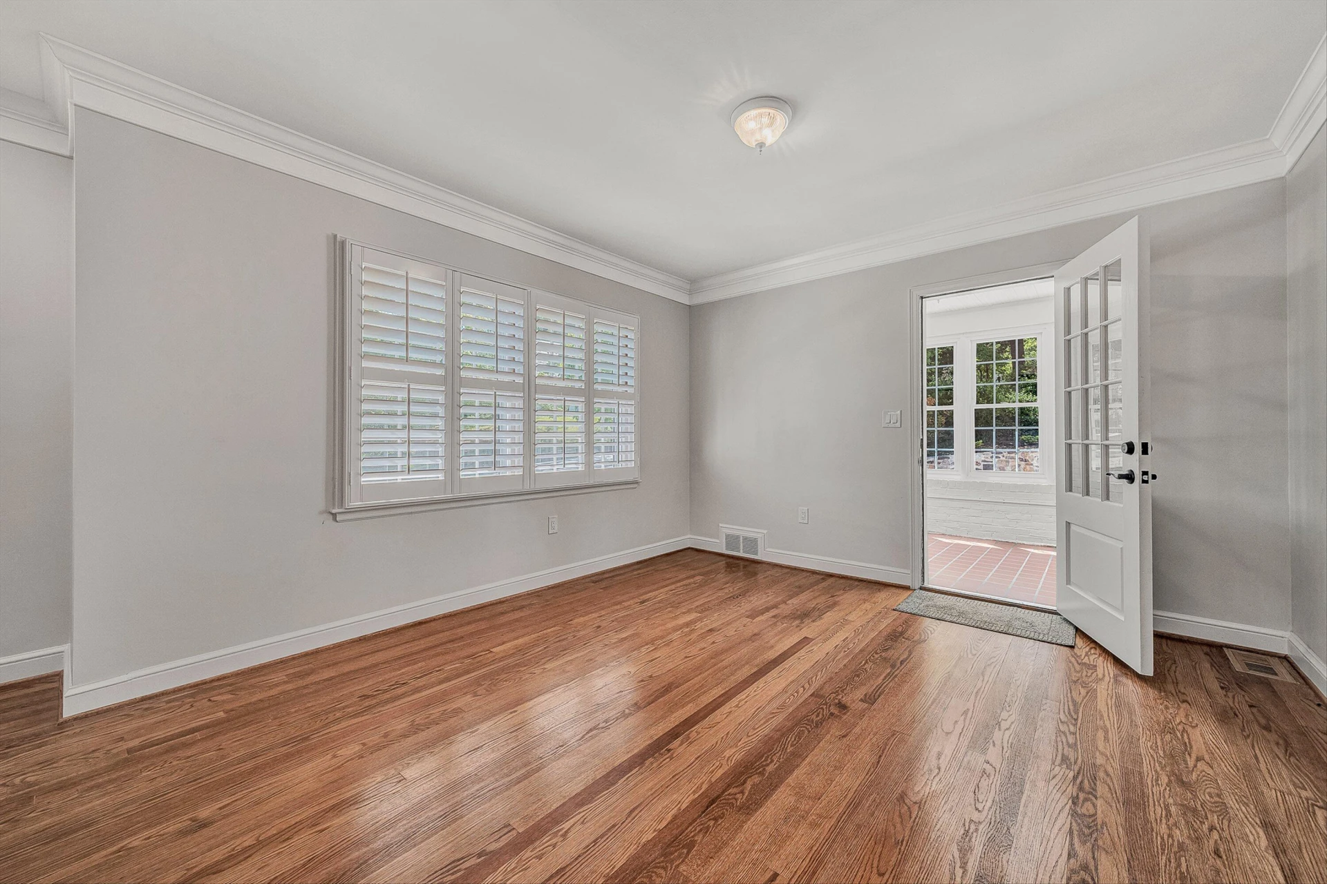 502 Cassell LN SW - Photo 9