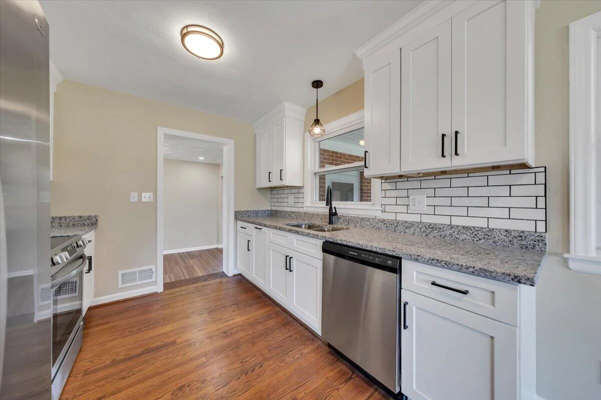 2534 Pinecrest DR - Photo 10
