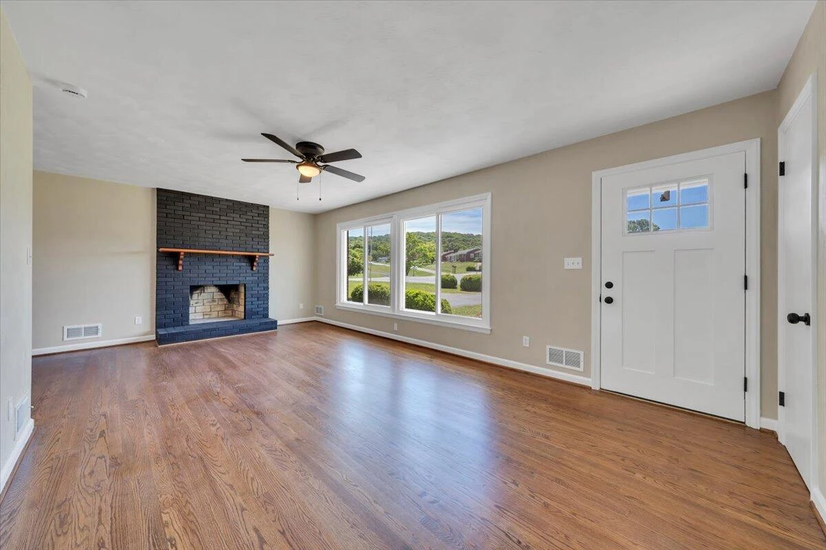 2534 Pinecrest DR - Photo 4