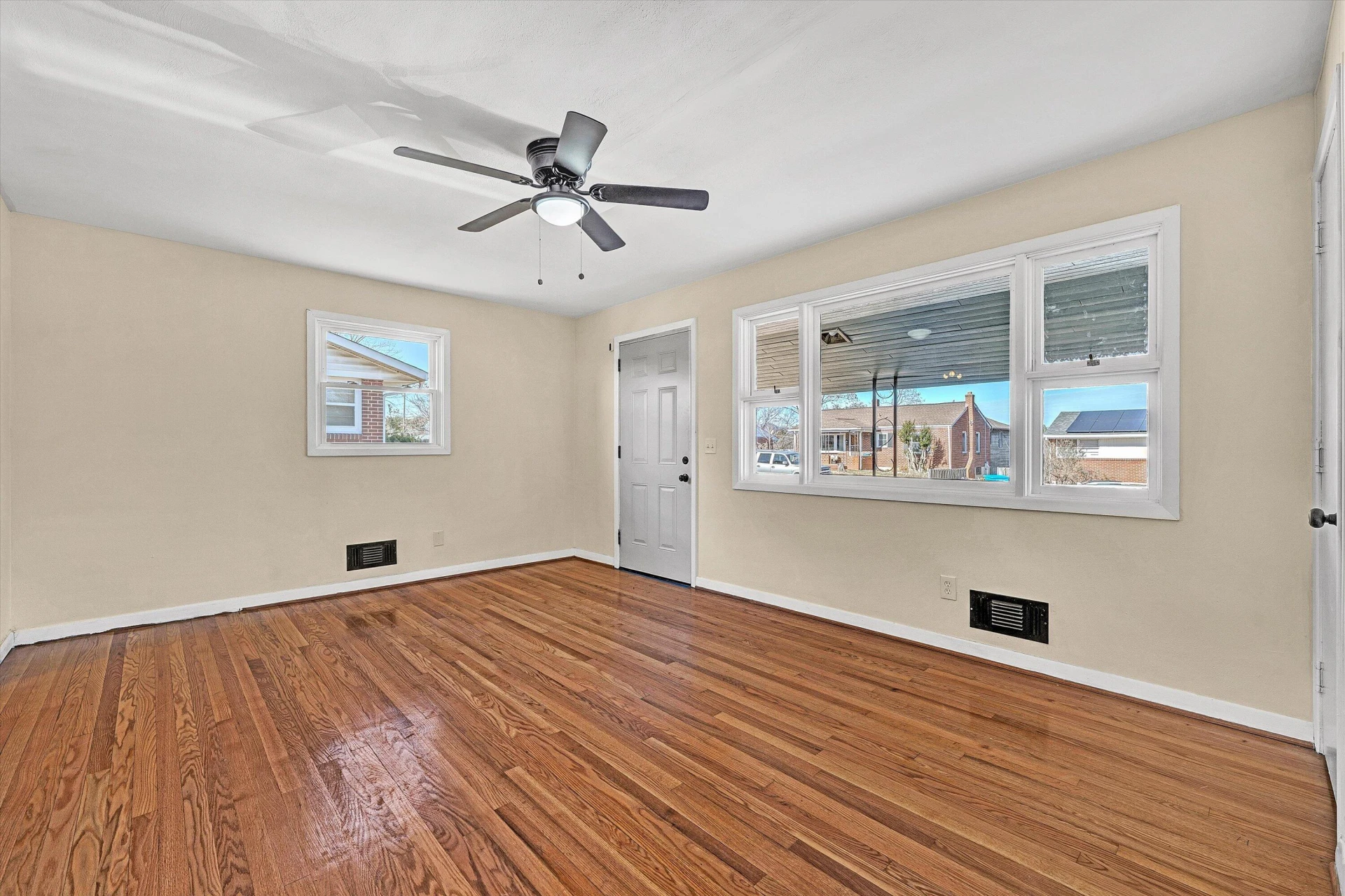 513 Victor AVE NE - Photo 10