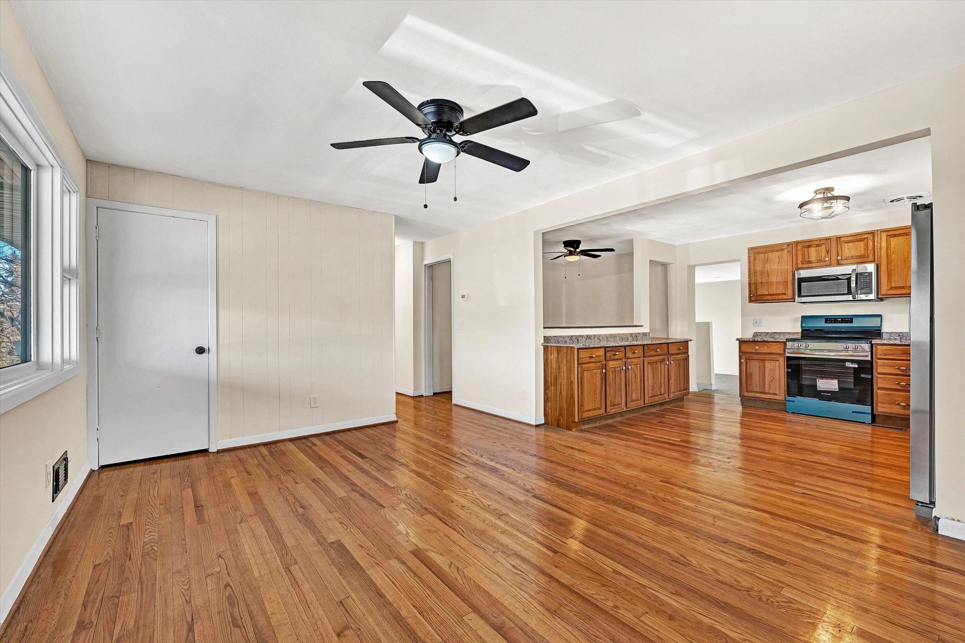 513 Victor AVE NE - Photo 11