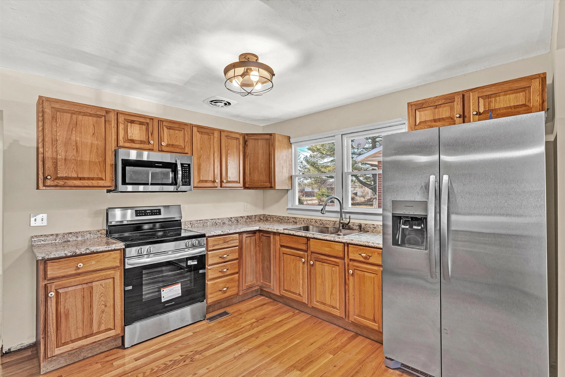 513 Victor AVE NE - Photo 14