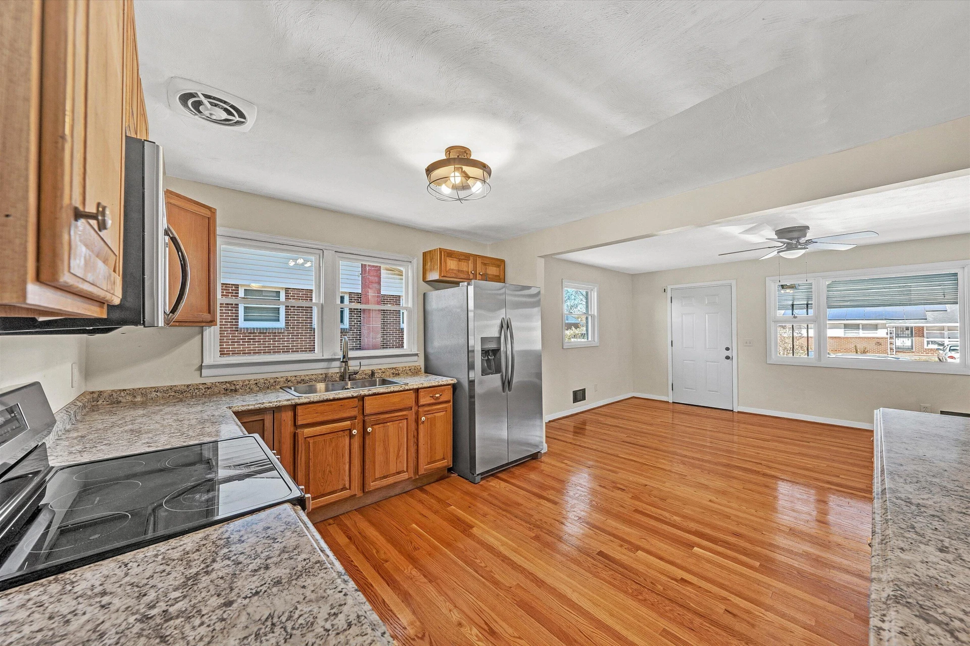 513 Victor AVE NE - Photo 16