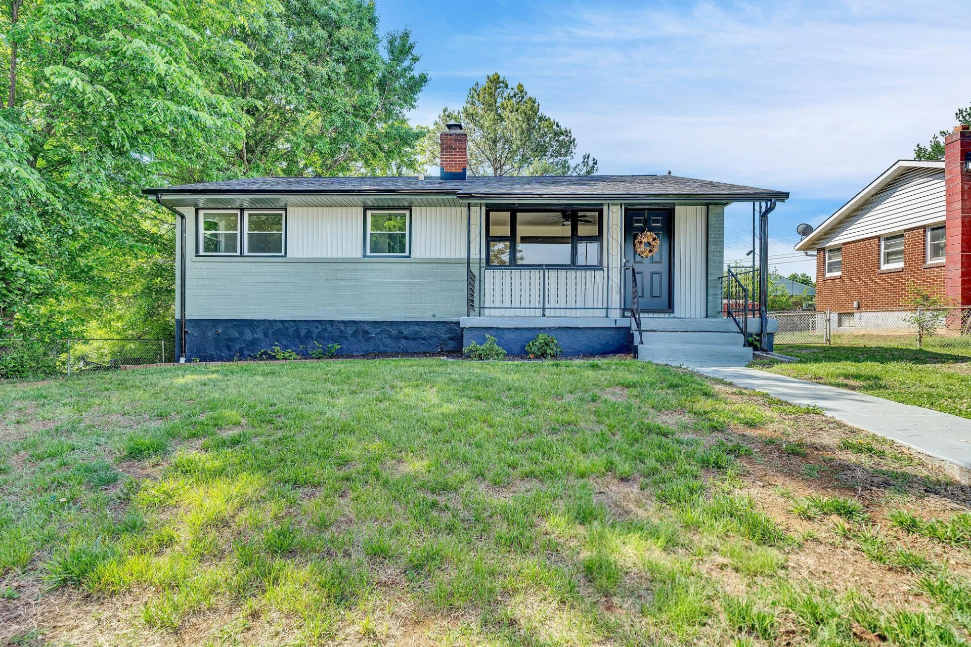 513 Victor AVE NE - Photo 3