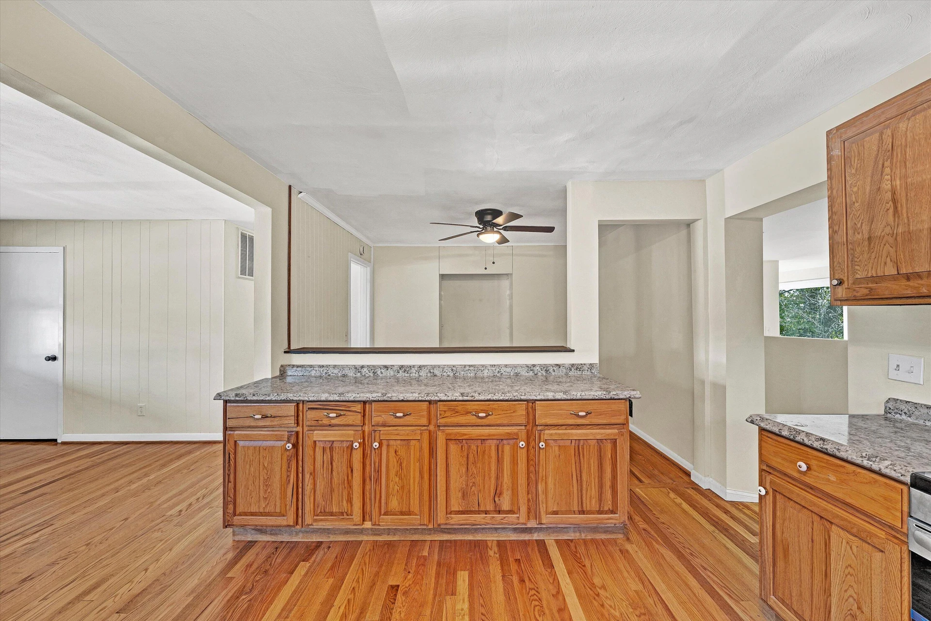 513 Victor AVE NE - Photo 17