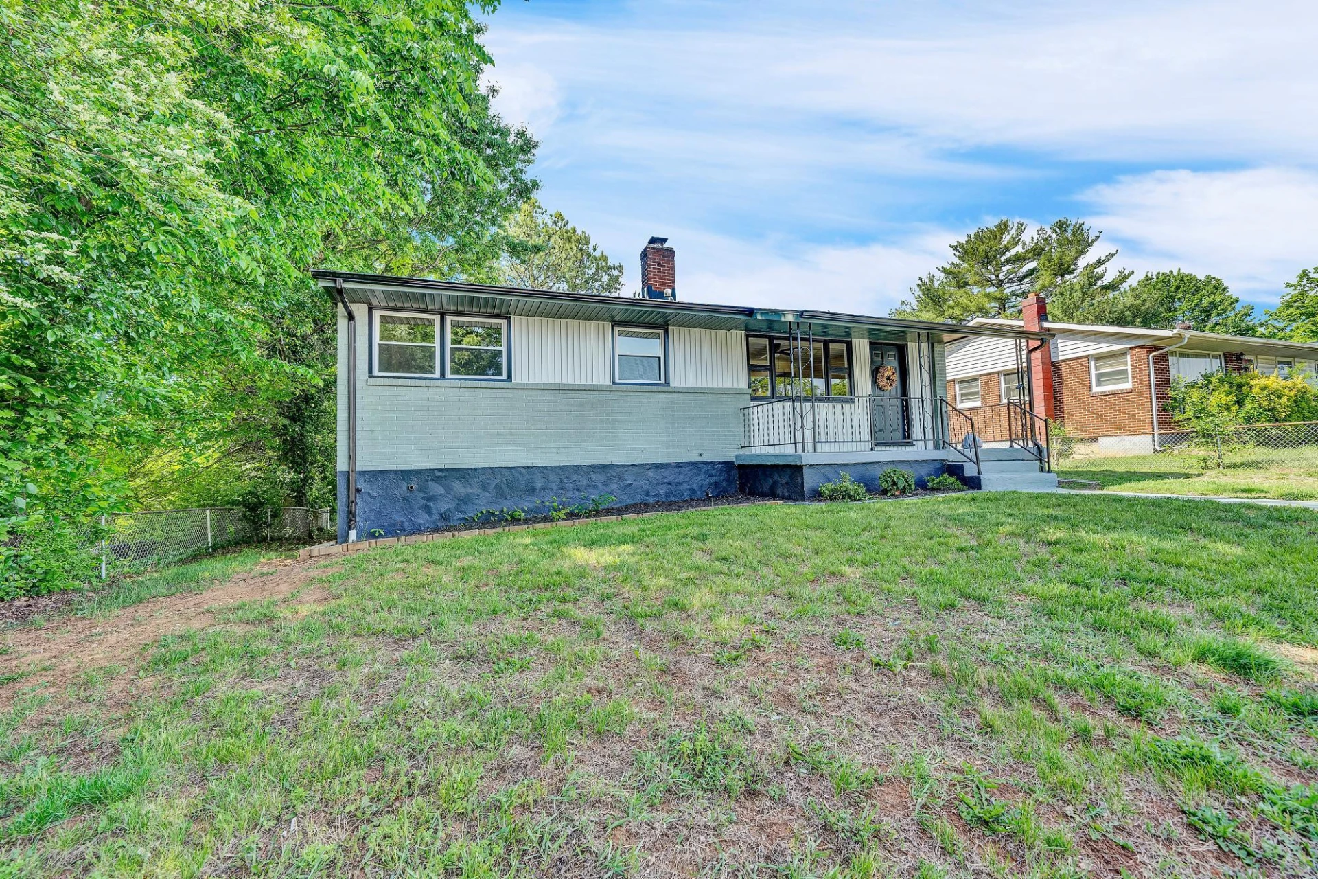 513 Victor AVE NE - Photo 4