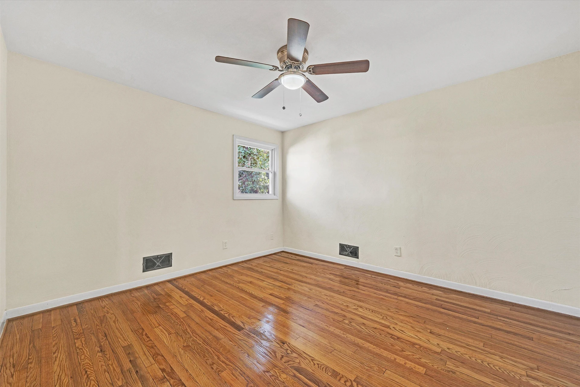 513 Victor AVE NE - Photo 27